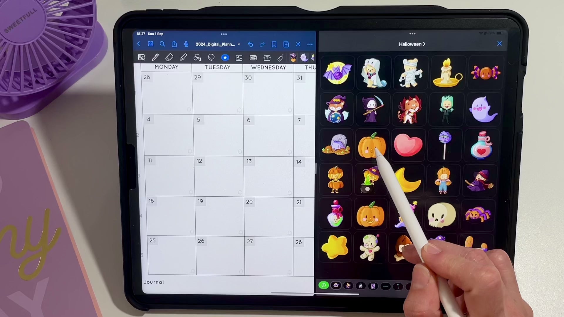 Video  that shows the use of the Halloween stickers Collection in the app Goodnotes.